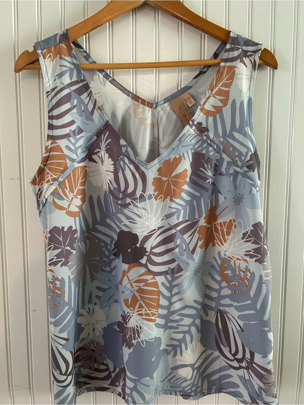 Sleeveless V-Neck Floral Shell Top - Light Blue & Tan